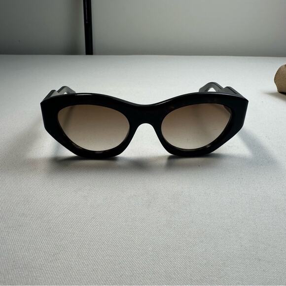 Chloe GAYIA Sunglasses with Tan Case EUC with Case and Cloth - Picture 5 of 7